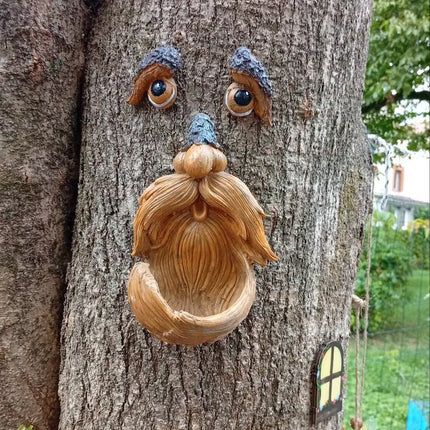 fantasie boomgezicht met vogelvoer